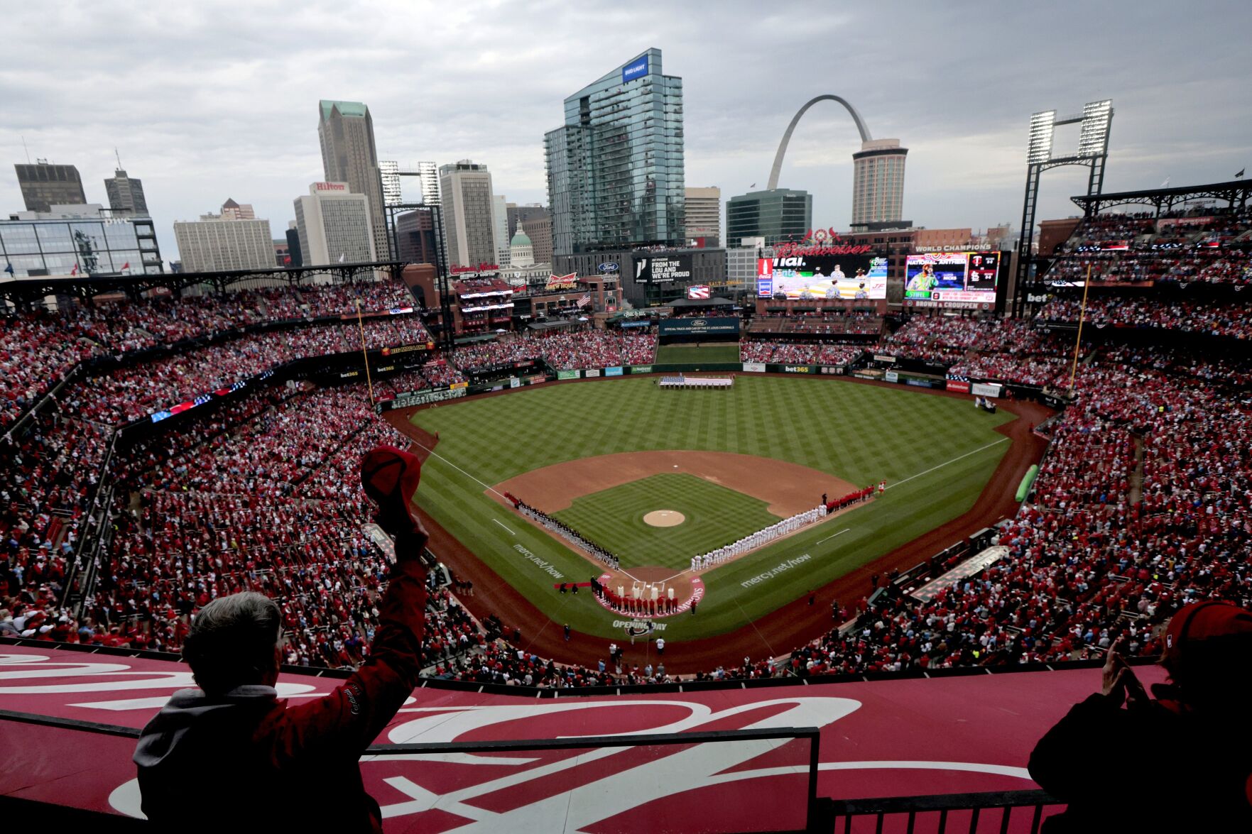Fans rally for Cardinals' opening day
